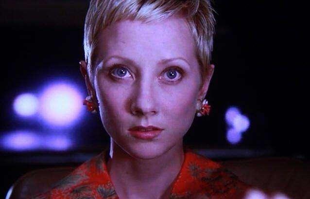 Anne Heche si schianta contro una casa a Los Angeles: è grave