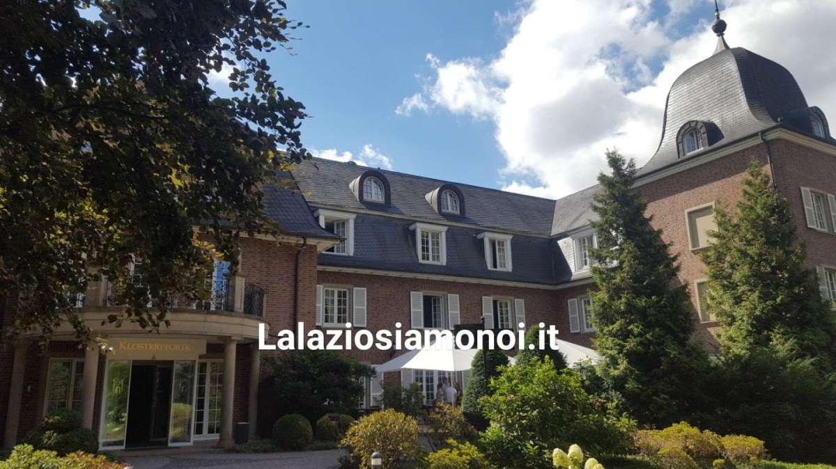 PHOTOGALLERY - Dalla Lazio di Pioli a quella di Inzaghi: benvenuti al Klosterpforte, lo scrigno dei ricordi