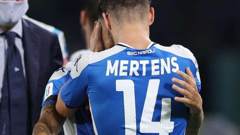 Calciomercato Lazio, i tifosi e Sarri sognano Mertens. E quella 14 libera...