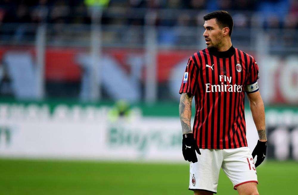 Milan, Romagnoli a rischio squalifica: un'ammonizione gli costerebbe la Lazio