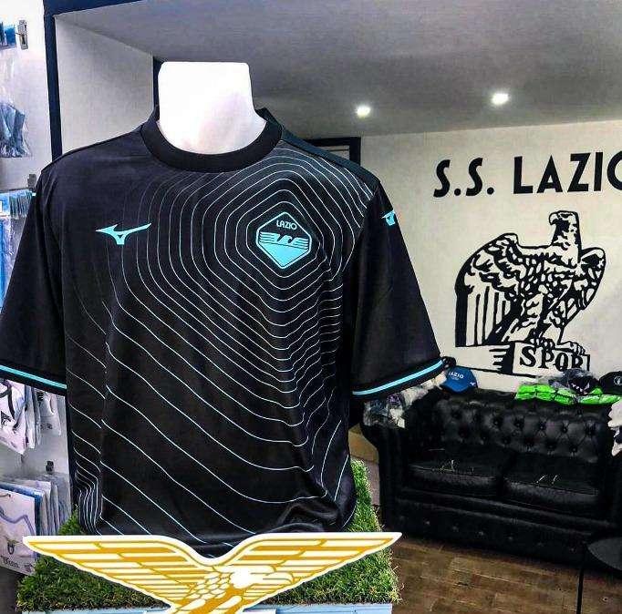Lazio, svelata la terza maglia? Le immagini che circolano sui social - FOTO