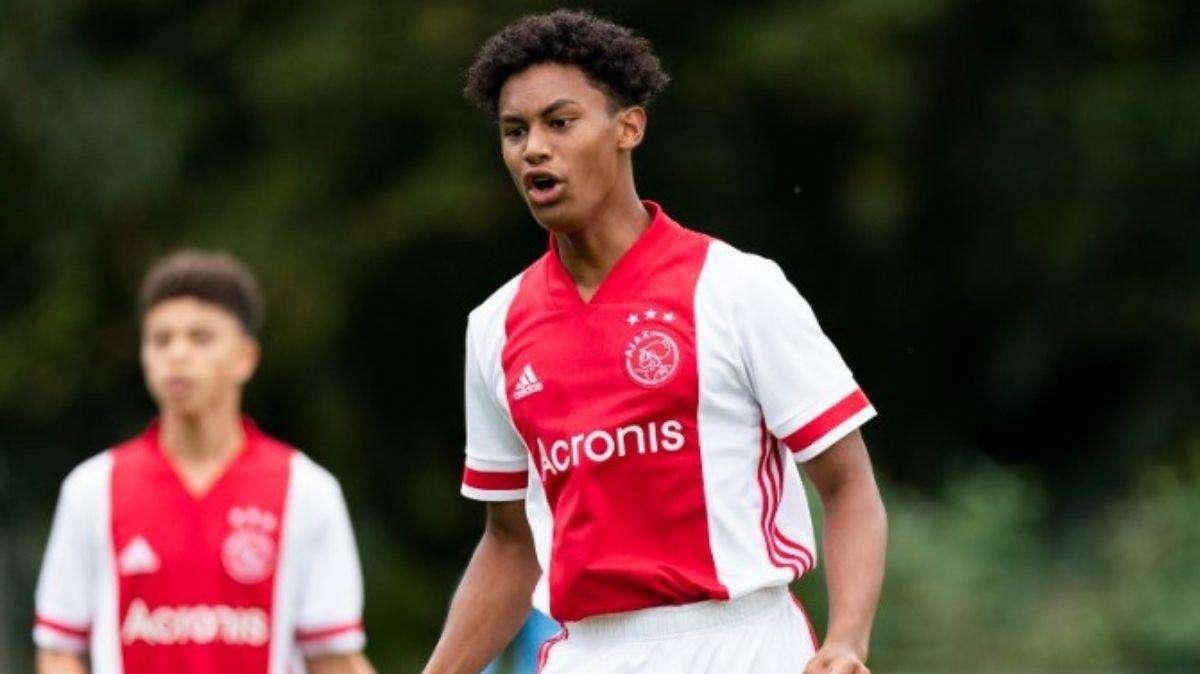 Olanda, Ajax in lutto: morto in un incidente d'auto il 16enne Gesser