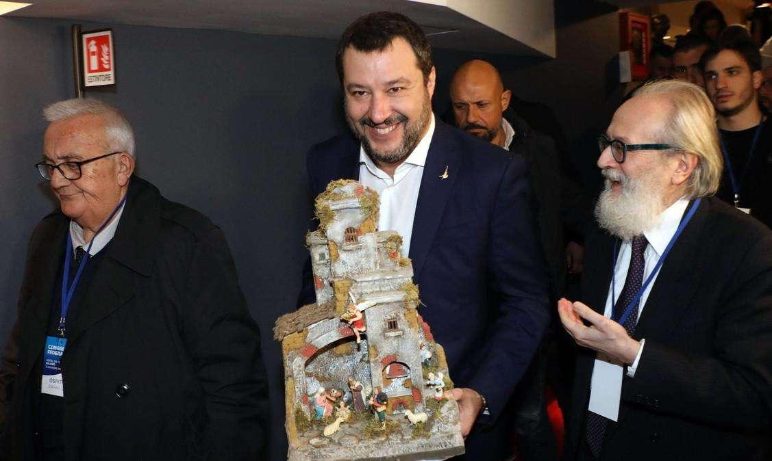 Politica / Nuovo statuto per la Lega. Salvini: "Il sogno di Bossi non è morto"