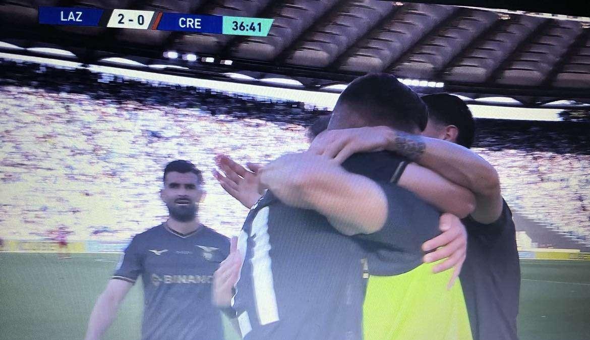 Lazio, Sergej segna e corre da Radu: in quell'abbraccio c'è un popolo intero - FOTO