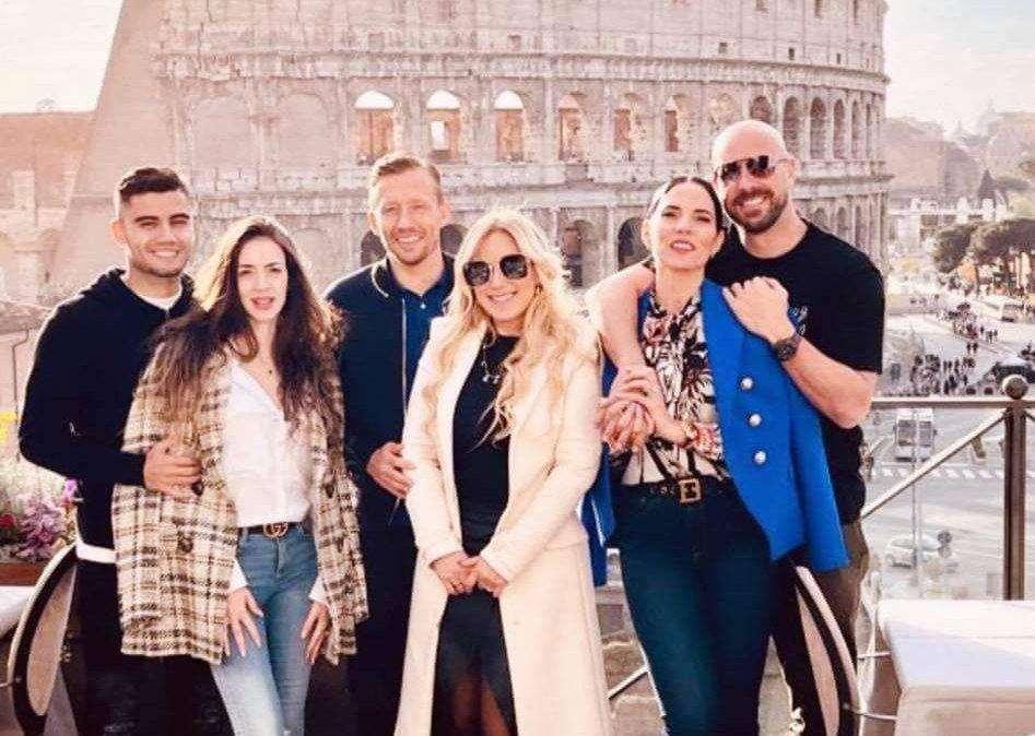 Lazio, relax post-vittoria: tre coppie biancocelesti a pranzo fuori - FOTO