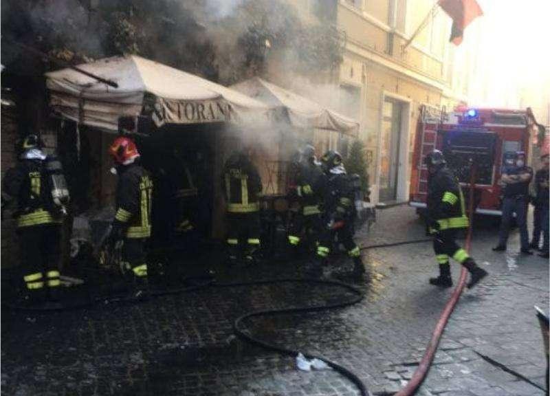 Roma, incendio in un ristorante di via Mario de' Fiori