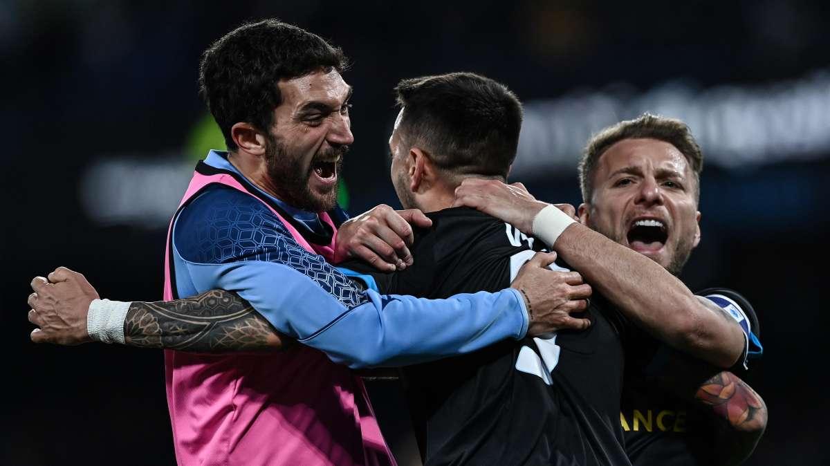 Lazio da antologia: Sarri la incarta a Spalletti, Vecino affonda il Napoli