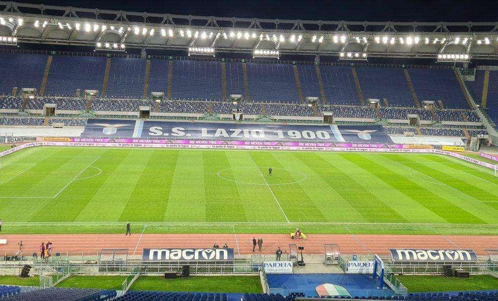 Lazio, tutto pronto per il derby: ecco lo striscione sulle tribune dell'Olimpico - FOTO