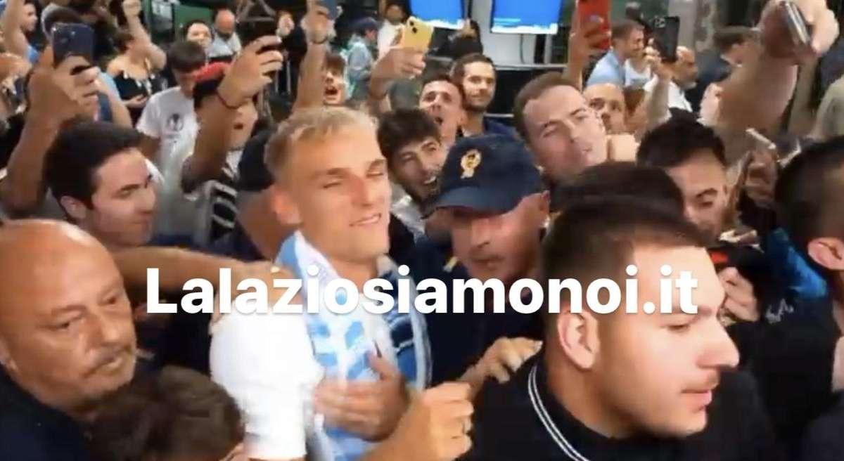 Lazio | Dall'arrivo alla firma: le prime ore di Isaksen nella Capitale - VIDEO