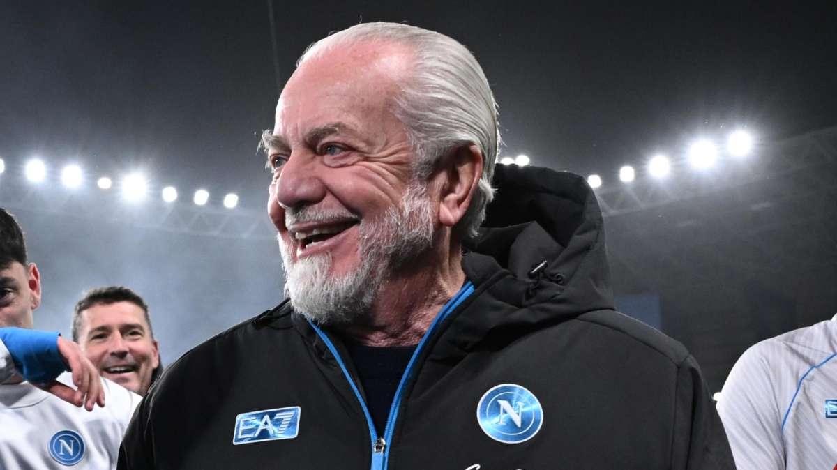 Napoli, De Laurentiis irritato da Sarri: vira su altri profili per il dopo Conte