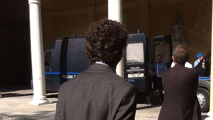 CREMONA - Per Mauri due ore di interrogatorio, gli avvocati: "Ha chiarito tutto, non c'è niente contro di lui... Chiesta la scarcerazione immediata... Venerdì la decisione" - PHOTOGALLERY