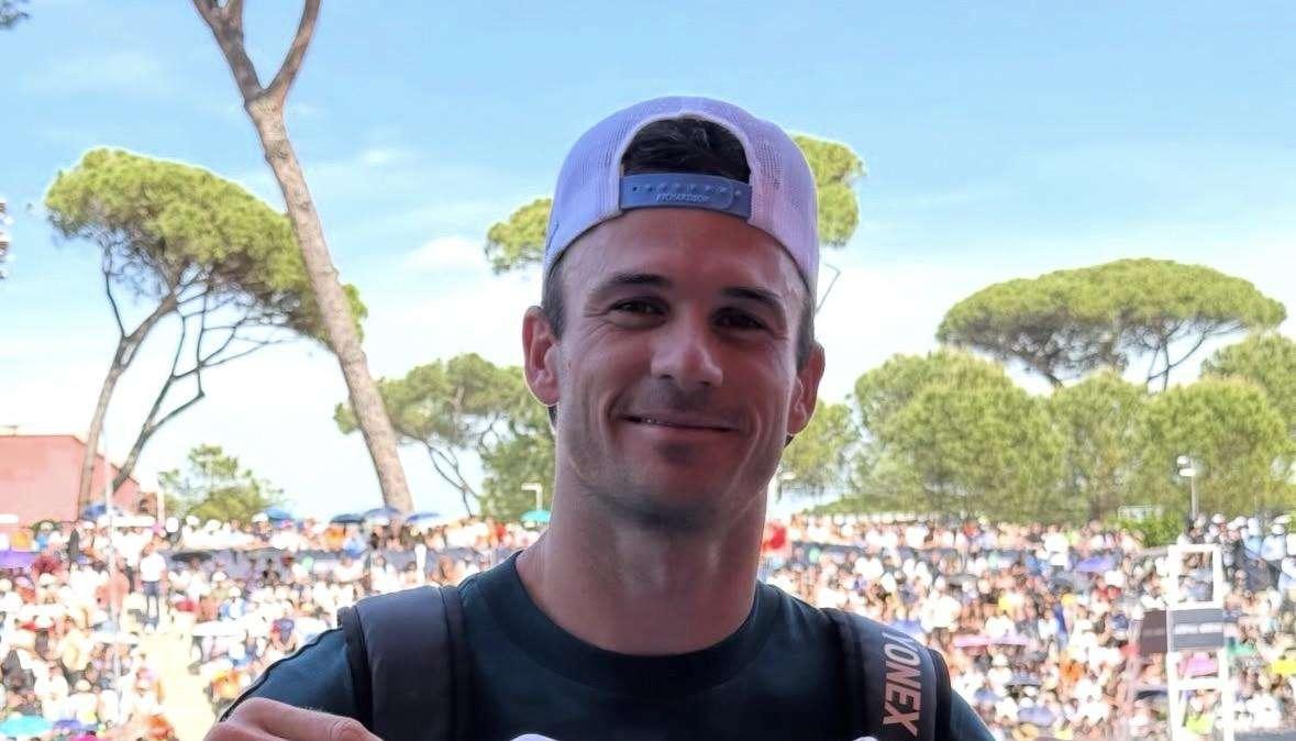 Lazio, Tommy Paul posa con la maglia biancoceleste: lo scatto - FOTO