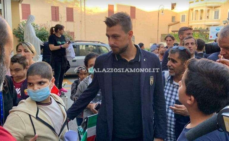Italia, Acerbi al Bambino Gesù: "Non vado finché non finisco il giro" - FOTO