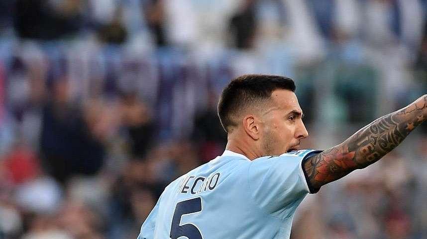 Calciomercato Lazio | Vecino, futuro ancora incerto: su di lui c'è il Como e non solo