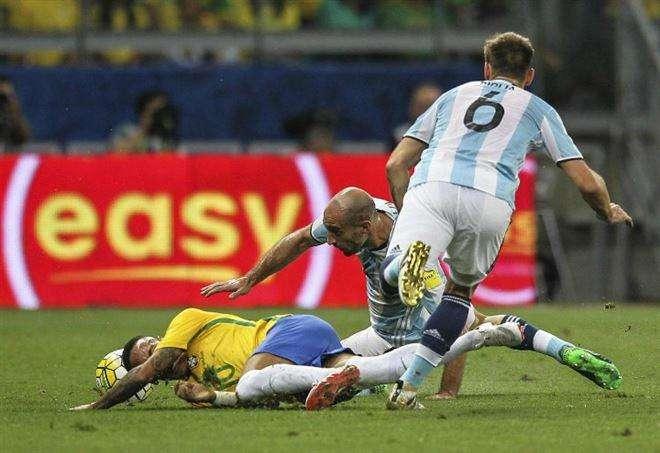 L'Argentina regala a Sampaoli il primo superclásico contro il Brasile: prestazione super di Biglia