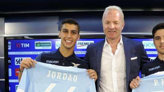 Tecnica e rapidità, Pedro Neto si presenta a modo suo: al debutto ha già incantato tutti