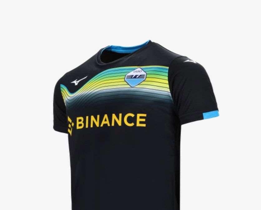 Lazio, tifosi divisi sulle nuove maglie: la nera fa discutere...
