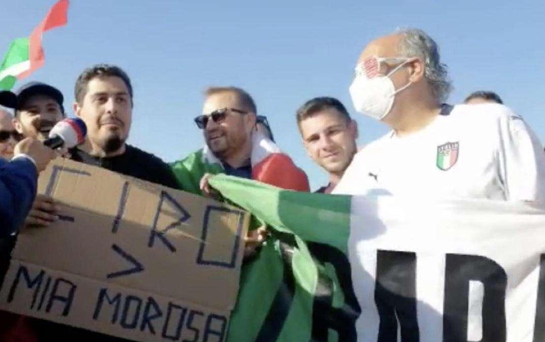 Italia - Belgio, dedica speciale dei tifosi per Immobile: "Sei meglio della mia morosa" - VIDEO