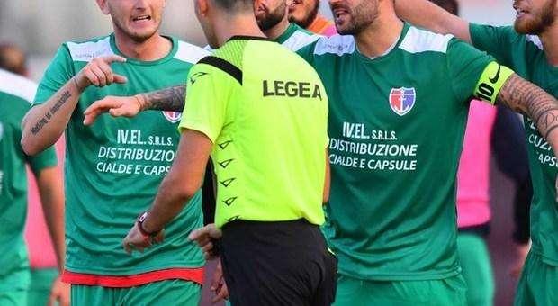 Seconda Categoria, testata dell'arbitro al portiere: primo Daspo a un direttore di gara