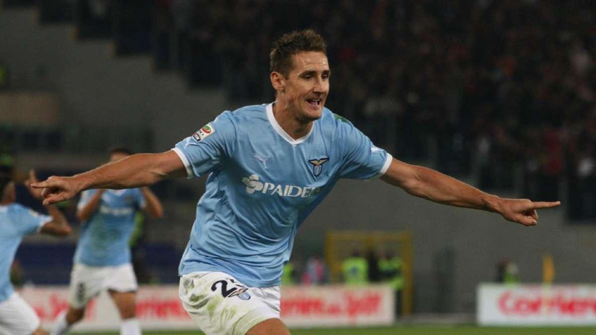 Lazio, 10 anni fa il derby deciso da Klose: il ricordo del club - VIDEO