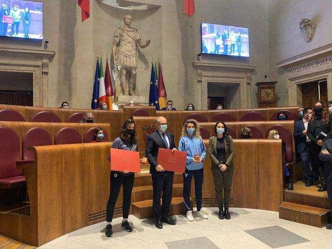 Lazio, flash mob in Campidoglio contro la violenza sulle donne 
