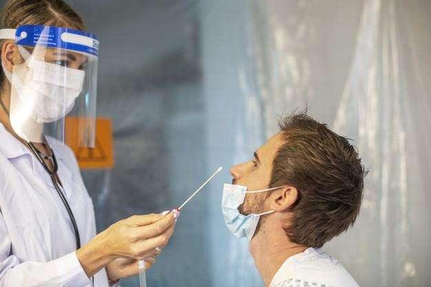 Tamponi e pass | In arrivo il kit nei supermercati: costerà dai 6 agli 8 euro