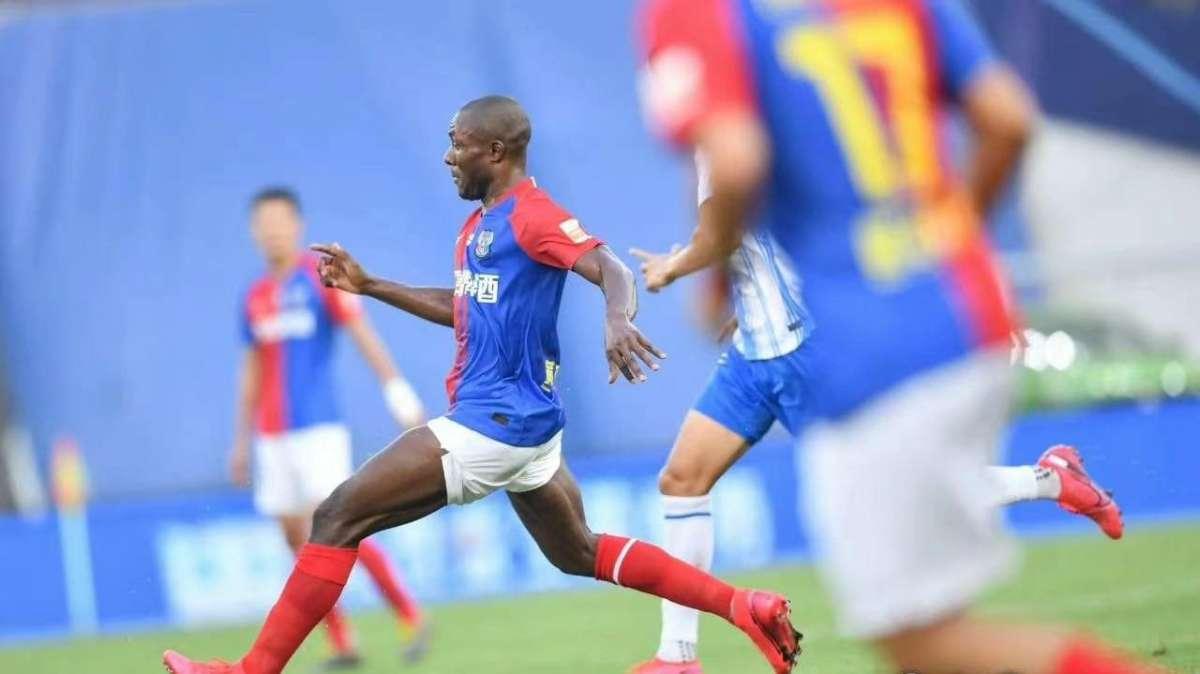 Super League, Minala gioca e vince con il suo Qingdao Huangai 