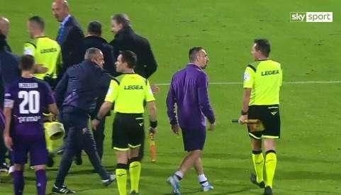 Fiorentina - Lazio / Ribery furioso spinge l'assistente: rischia grosso