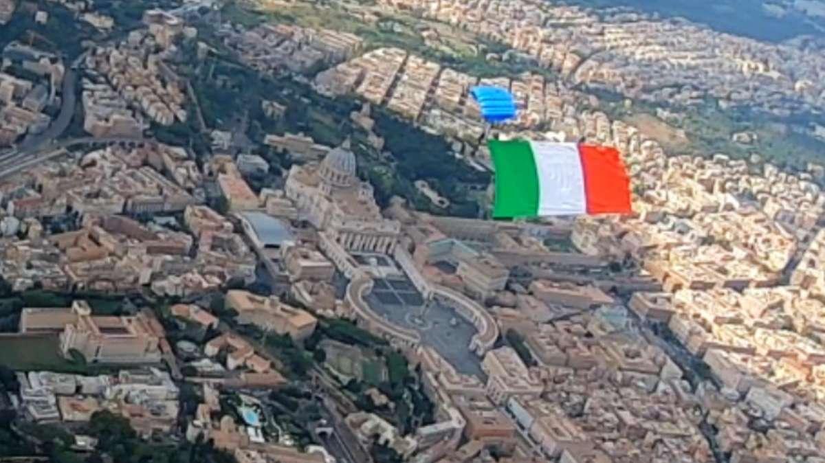 Lazio Paracadutismo, rinviato il volo per il Natale di Roma