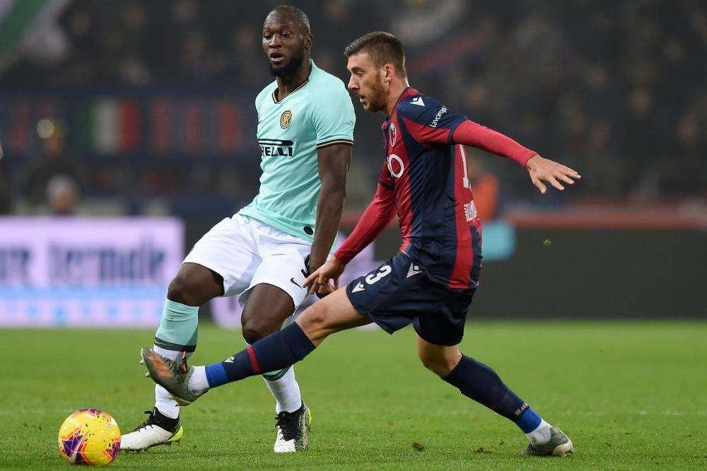 Serie A, l'Inter passa in rimonta a Bologna: decisiva la doppietta di Lukaku