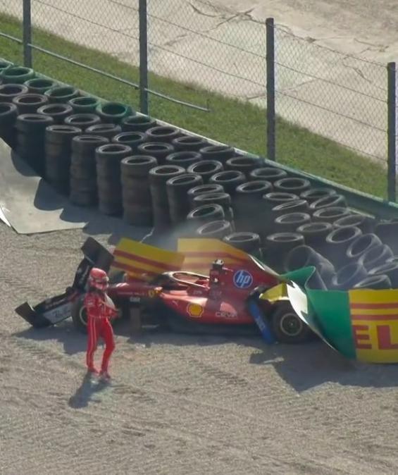 Ferrari, schianto pauroso per Leclerc: e prima butta fuori Hamilton!