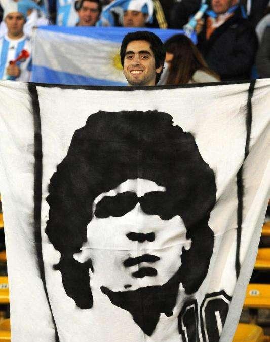 Maradona: "Bruno Giordano l'italiano più forte con cui abbia giocato". E l'ex Lazio risponde...