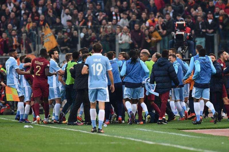 LA MOVIOLA - Derby, Banti in confusione: espelle Cataldi, grazia Strootman. E quel calcio di rigore...