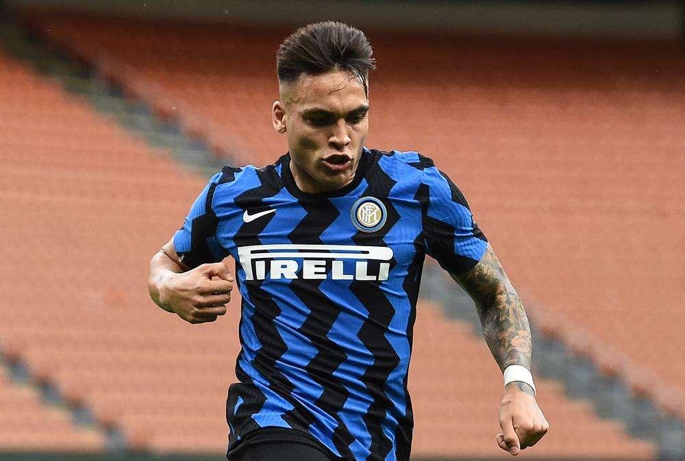 Inter, ad Appiano il finto incontro di boxe tra Conte e Lautaro Martinez - VIDEO