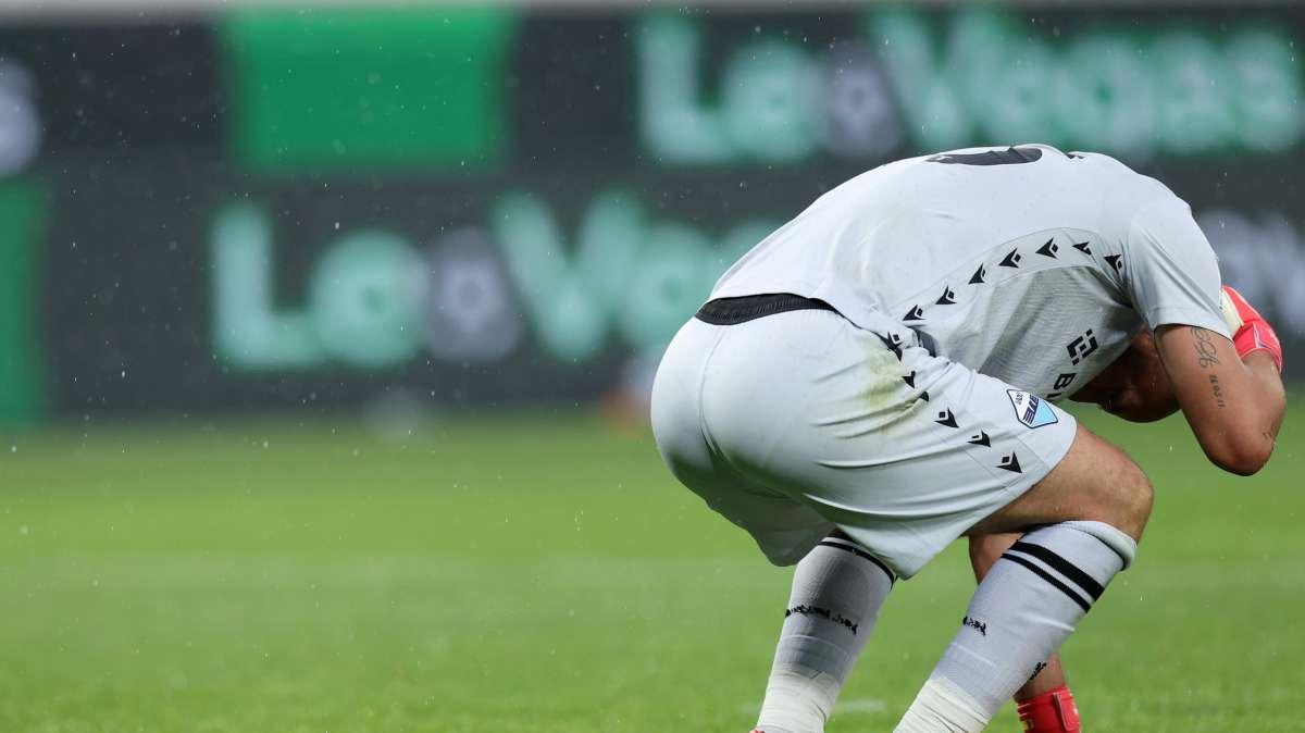Atalanta multata per gli oggetti contro Reina: la decisione