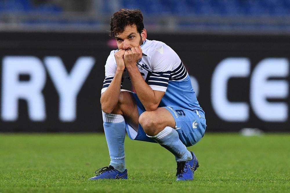 LE PAGELLE DEI QUOTIDIANI - Leiva e Parolo assenti, difesa frastornata: si salvano solo Immobile e Correa