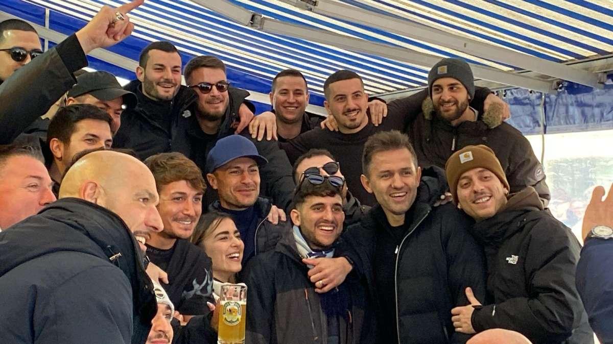 Bayern - Lazio, bagno di folla per Radu e Lulic a Monaco - FOTO&VIDEO