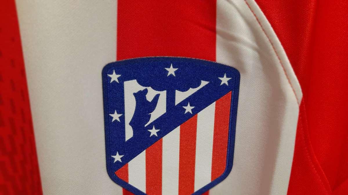 Lazio, un 'niño' a Formello: il tecnico dell'Atletico Madrid ruba la scena - FOTO