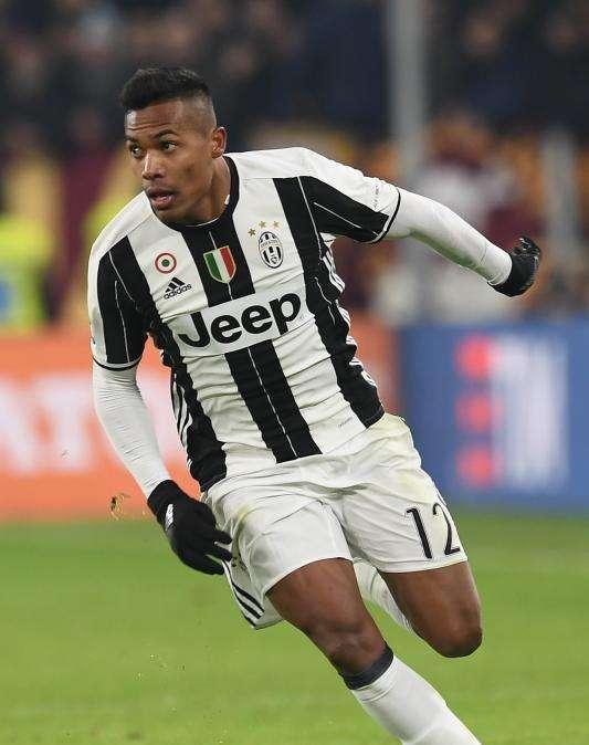 Fiorentina-Juventus, ammoniti Sturaro e Alex Sandro: erano diffidati, salteranno la Lazio