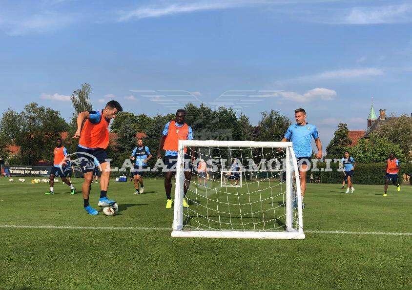 RITIRO LAZIO GIORNO 4 - Immobile differenziato, Radu a riposo. Milinkovic, che tiri! - FOTO