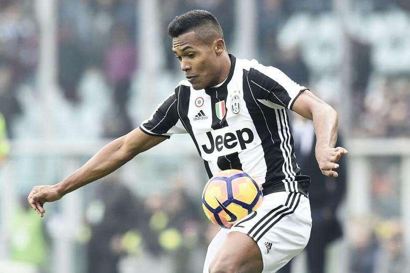 Juve, distrazione muscolare per Alex Sandro: il brasiliano rischia di saltare la Lazio