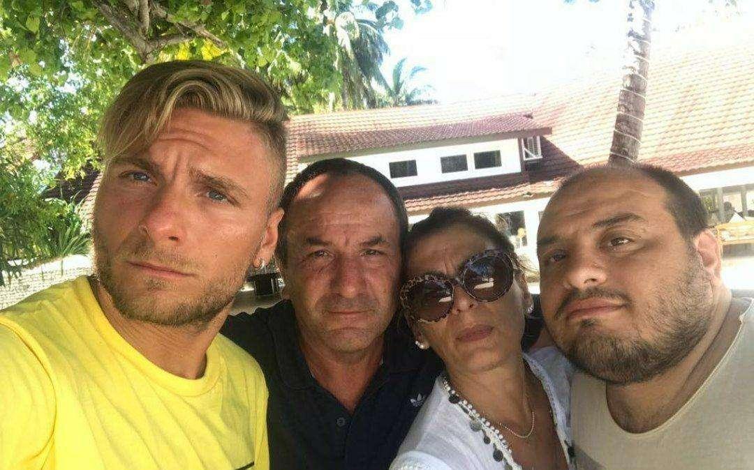 Immobile, la dedica della mamma: "Sacrifici e lacrime, ma ora sei un campione". E il fratello... - FOTO