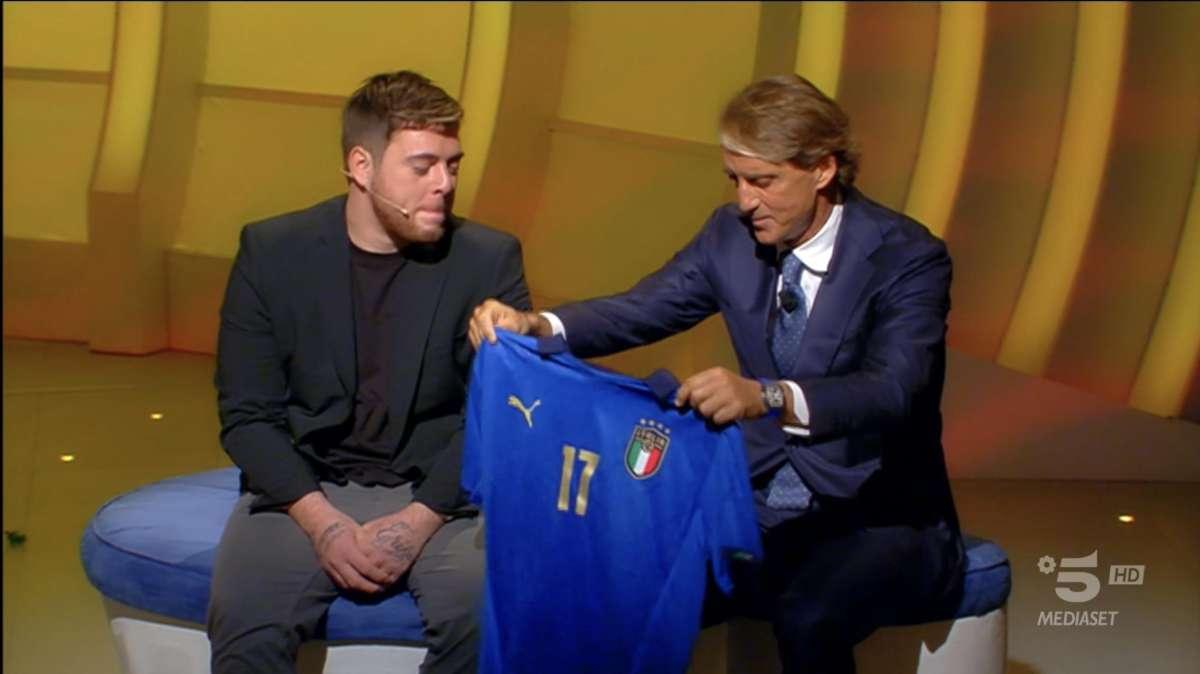 C'è Posta per Te, Mancini e la maglia di Immobile: la sorpresa per Simone - FOTO