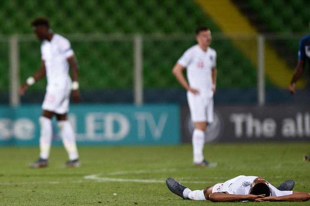 Coronavirus, 3 giocatori positivi in Championship: scatta l’autoisolamento