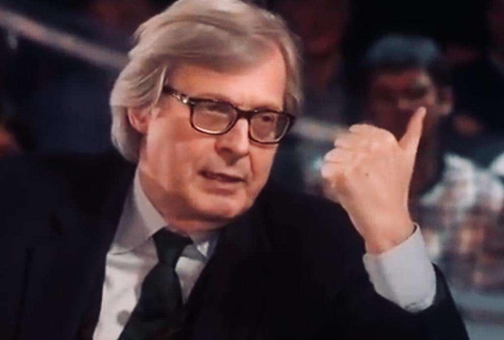 Sgarbi: "Lockdown misura 'scema' del Governo. Il calcio deve ripartire"