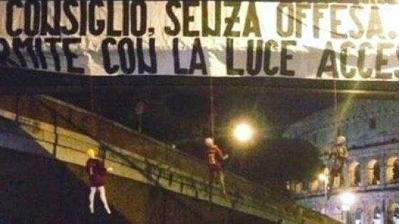 Manichini al Colosseo, la nota della Curva Nord: "È la continuazione di uno sfottò". E la Lazio risponde...