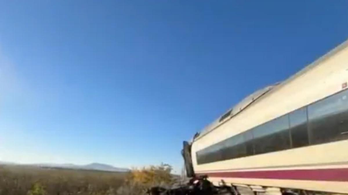 NEWS | Spagna, scontro tra due treni dell'alta velocità: morti e numerosi feriti