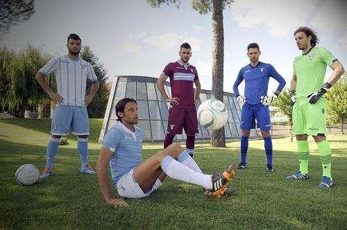Ecco le nuove maglie della Lazio: la seconda pronta all'esordio con l'Indonesia - FOTO