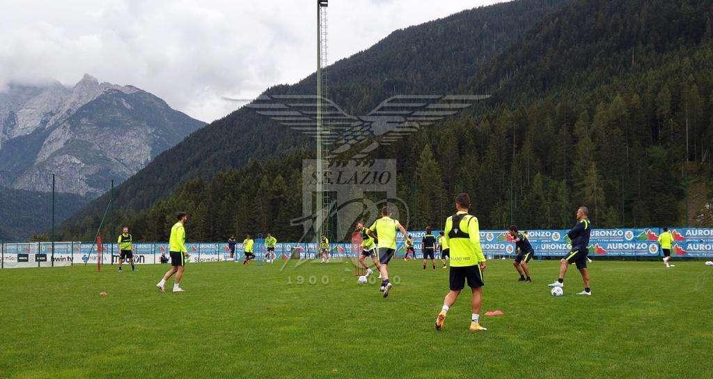 AURONZO GIORNO 7 - Lazio, Leiva è in gruppo. Tattica e pressing: dentro Akpa Akpro, Patric e Correa