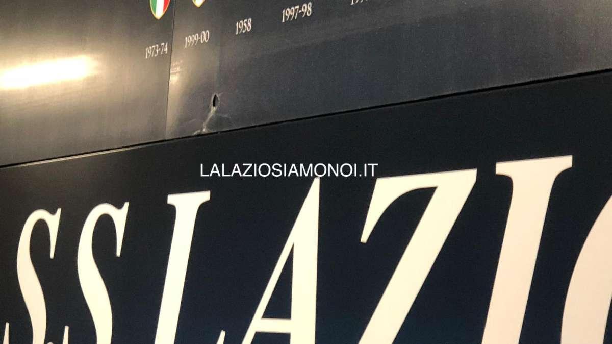 Marsiglia - Lazio, sassaiola contro il bus biancoceleste al suo arrivo al Velodrome - FOTO